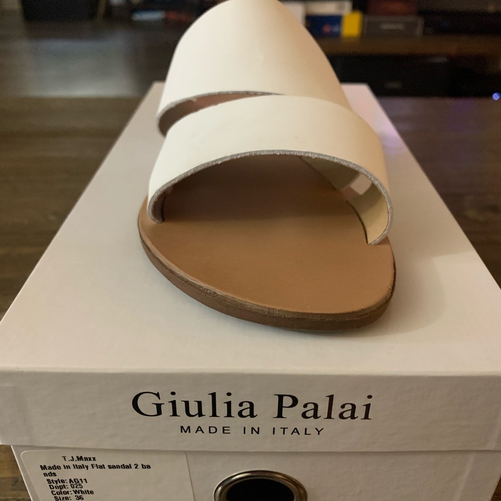 Women’s sandals
